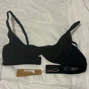 Skims NWT wired unlined bra 34 B